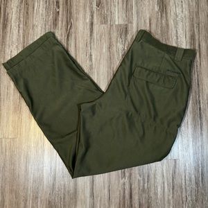 Columbia Men's Omni Shade UVA & UVB Sun
Protection Size 36W 32L Color Dark Green